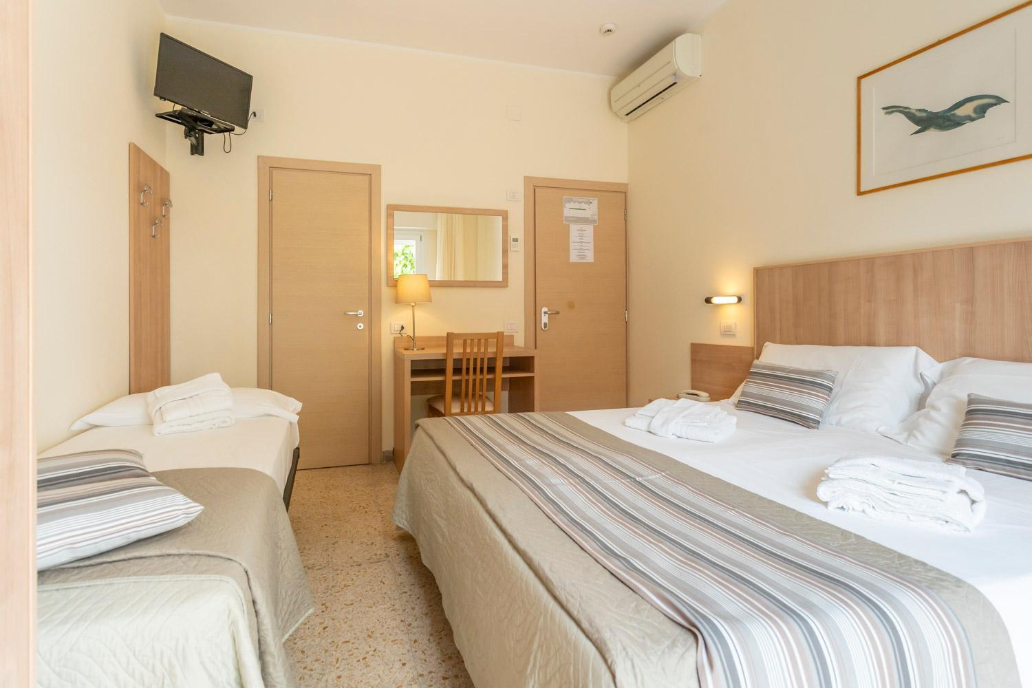Hotel Cormoran Riccione Exterior foto